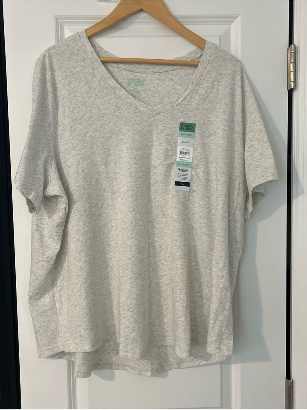 Terra & Sky Women's Size 2x V-Neck Tee with Short Sleeve- NWT- Heather Grey